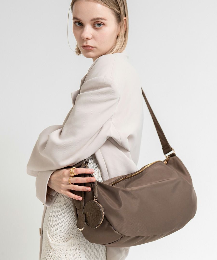 池田真子 コラボ ショルダーバッグ ショルダー ツキ ナイロン ナイロンショルダーバッグ 大容量 マザーズバッグ