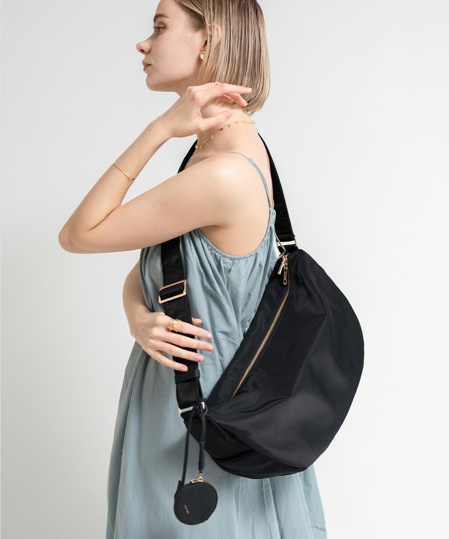 池田真子 コラボ ショルダーバッグ ショルダー ツキ ナイロン ナイロンショルダーバッグ 大容量 マザーズバッグ